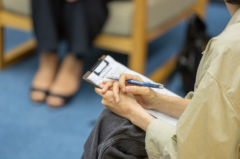 서울우먼업 구직자들의 좌담회 장면
